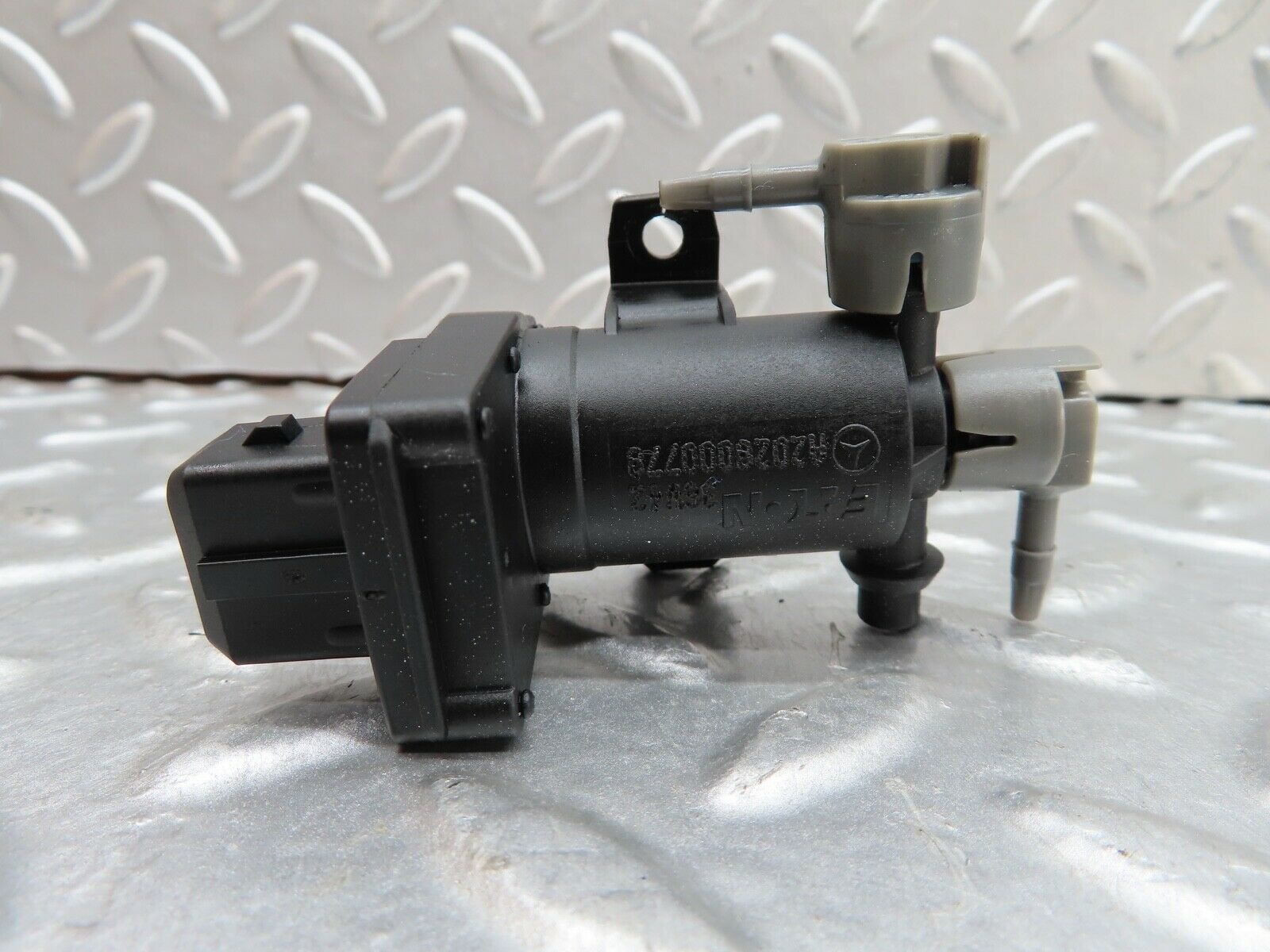 19372 Mercedes-Benz C140 CL420 Coupe Vacuum Valve 2028000778