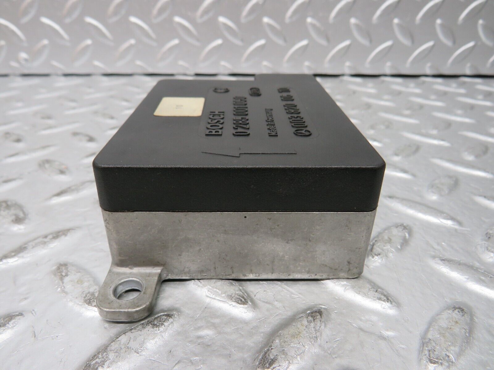 27191 Mercedes-Benz W123 280E Crash Sensor Bosch 0038200610 0285001050