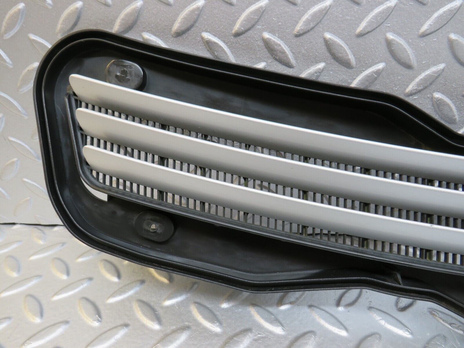 34711 Mercedes-Benz W210 320E Bonnet Upper Grill 2108800805