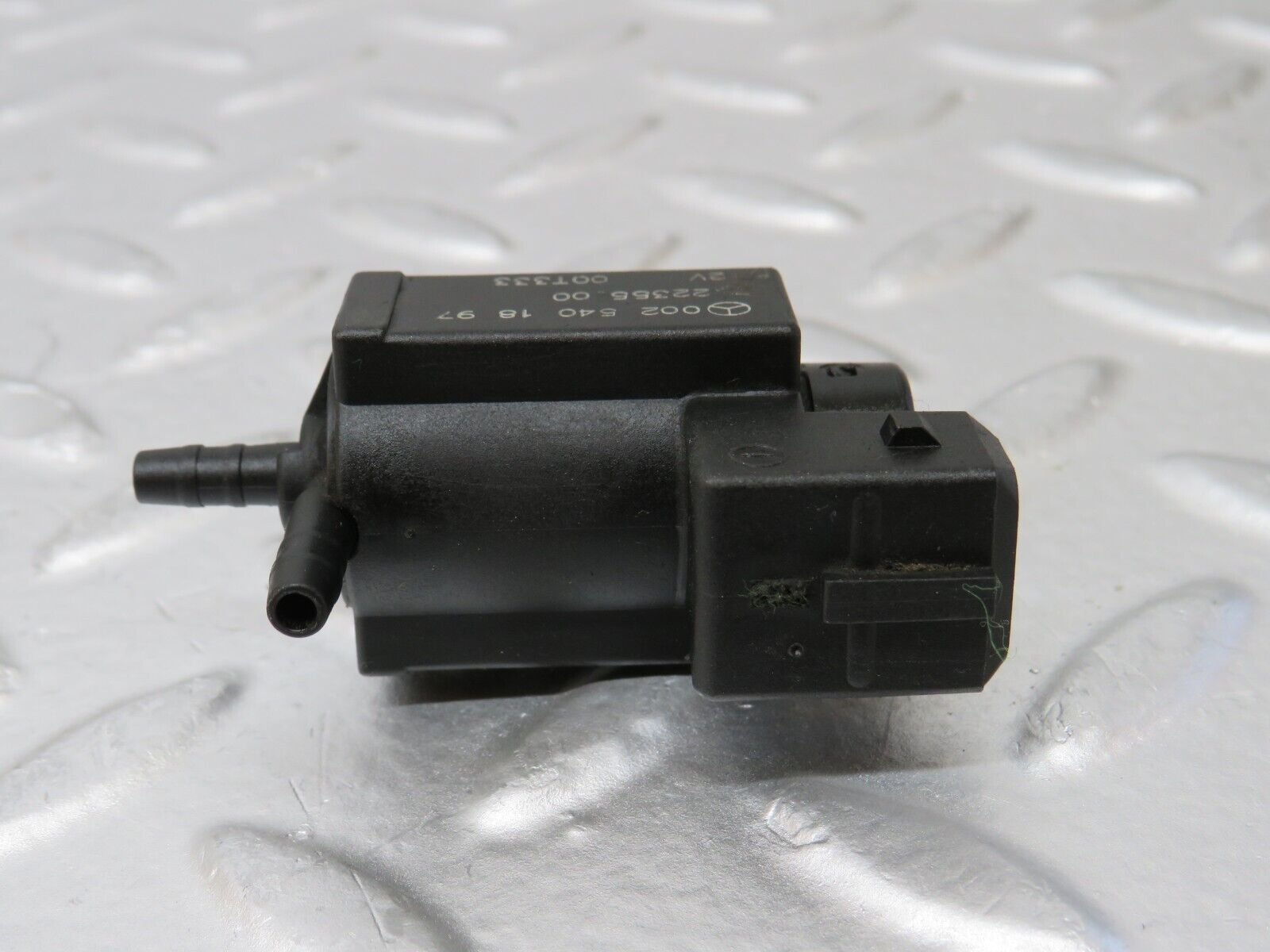 34960 Mercedes-Benz W210 320E Solenoid Vacuum Valve Pierburg 0025401897