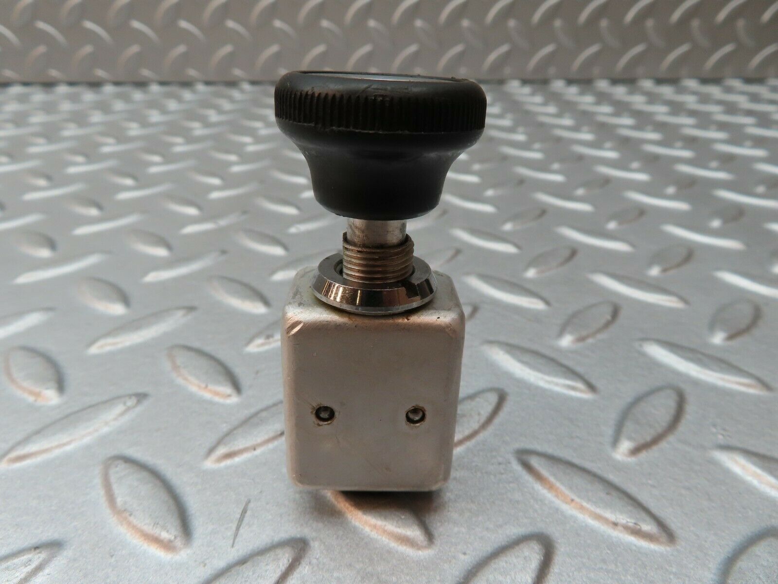 4630 Mercedes-Benz W114 280CE Coupe Rear Window Heater Switch