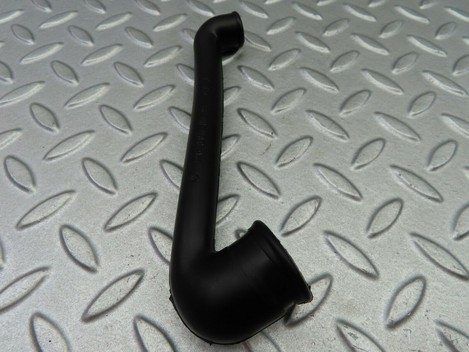 6159 Mercedes-Benz W126 380SE Air Hose For Valve Cover 1160940591