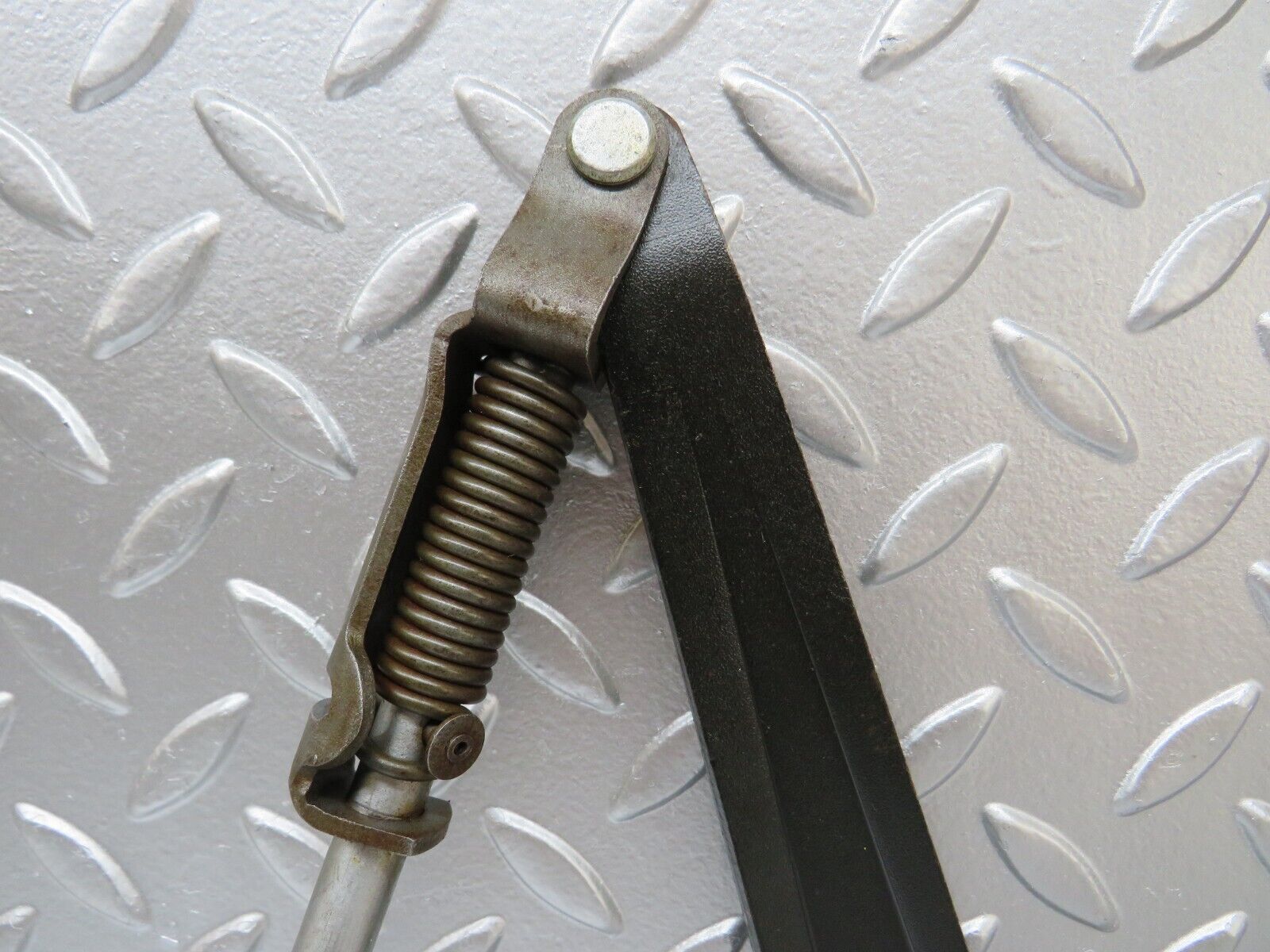 25604 Mercedes-Benz W123 200 Handbrake Regulator