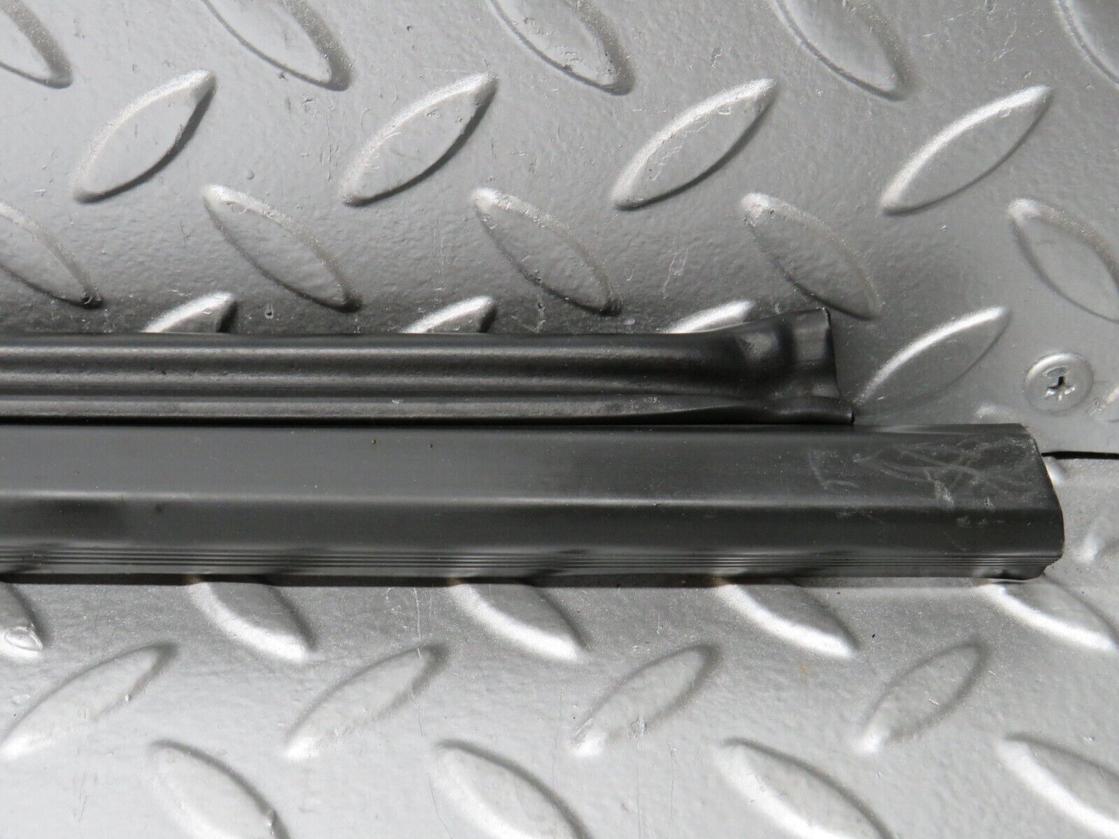 32591 Mercedes-Benz S124 300TE Wagon Door Lower Sealing Rubber Trim Left