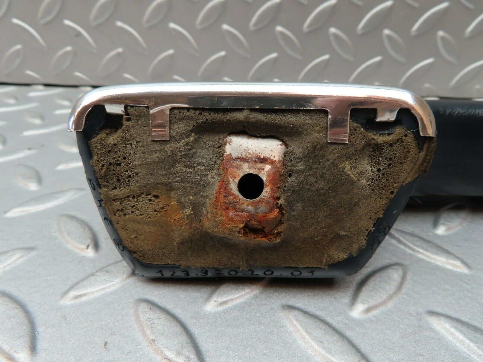 4281 Mercedes-Benz W123 230E Interior Door Handle Rear Right Blue 1239702001