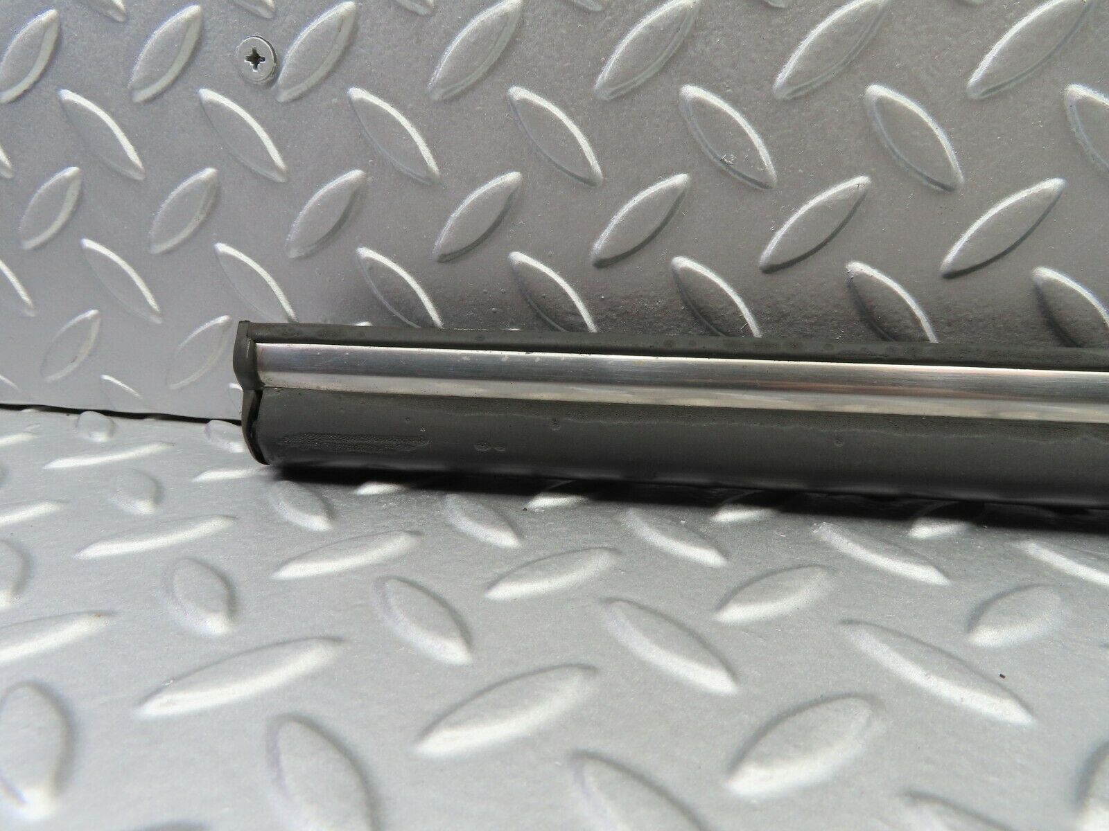 6866 Mercedes-Benz C107 350SLC Coupe Right Door Centre Moulding Trim