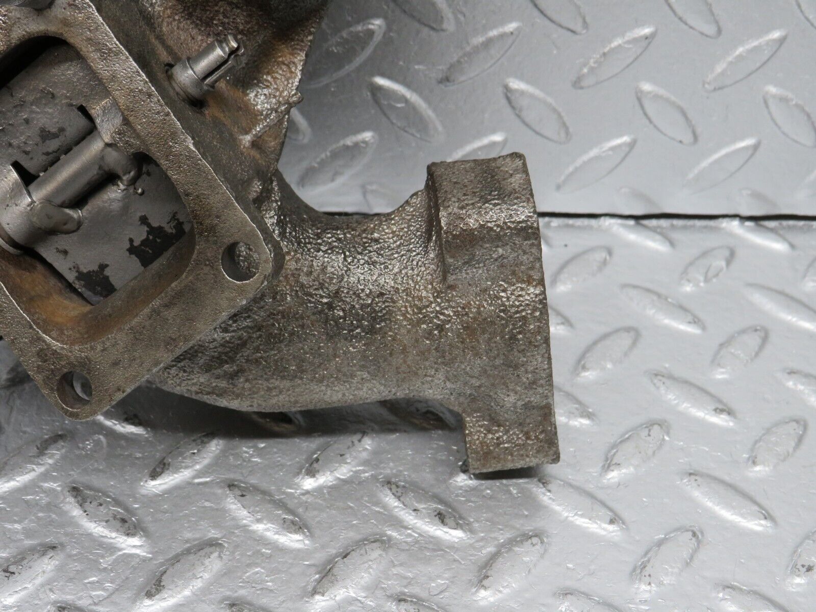 40425 Mercedes-Benz W110 230 Exhaust Manifold 1081420102 1801430207