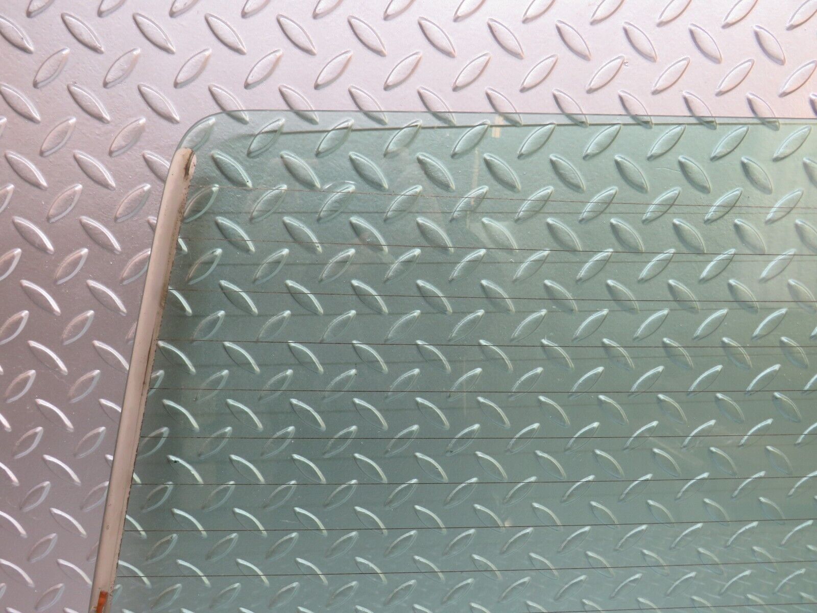 31424 Mercedes-Benz S124 220TE Wagon Tailgate Heated Windscreen