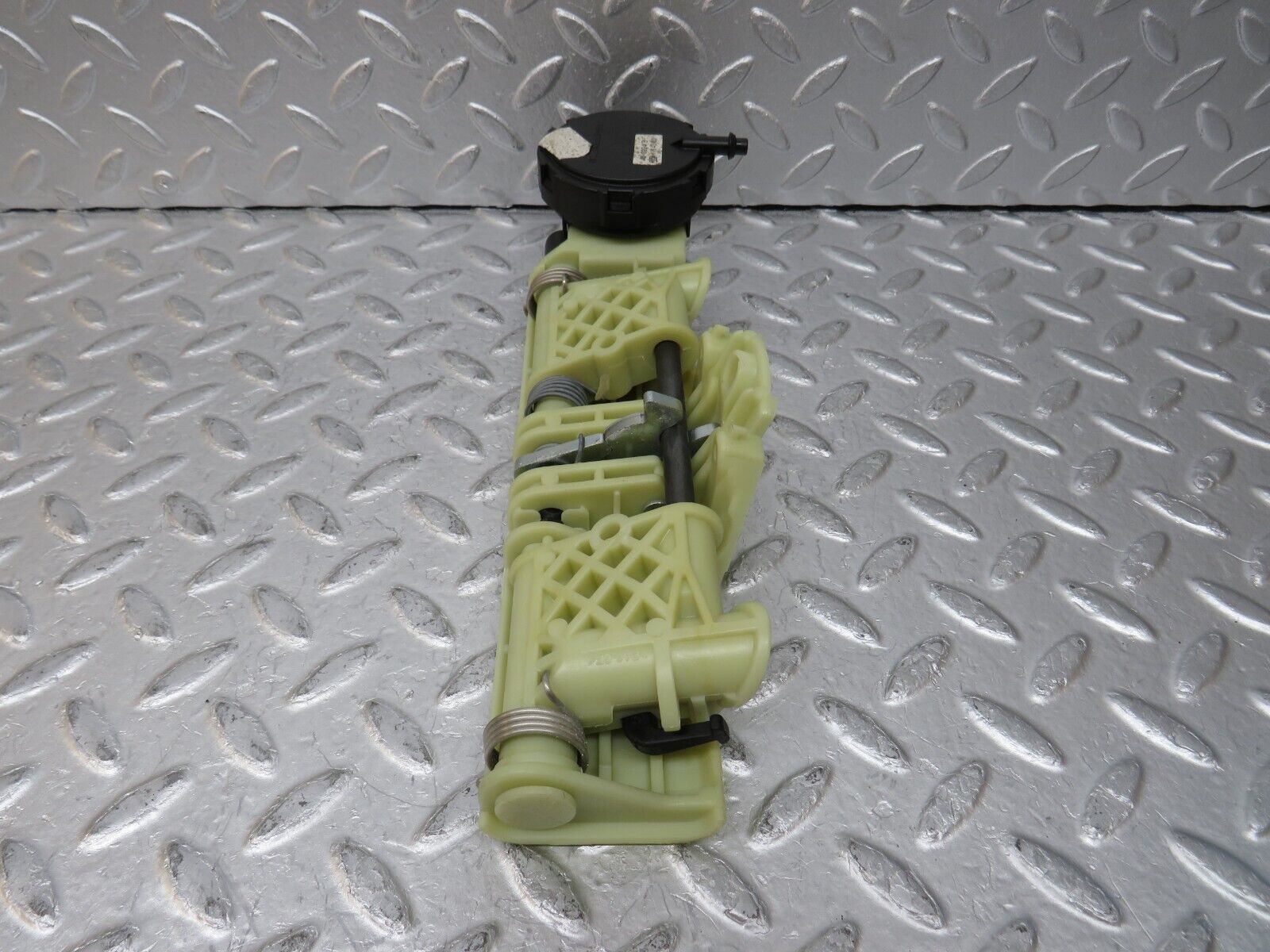 34909 Mercedes-Benz W210 320E Rear Headrest Folding Mechanism 400294B