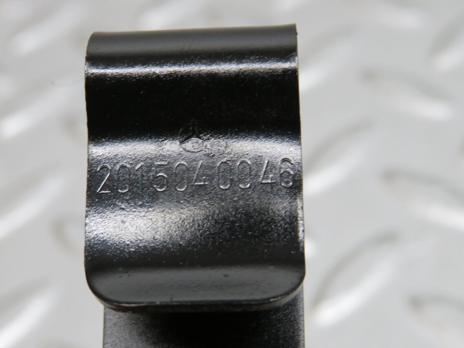 29568 Mercedes-Benz W124 230E Radiator Fan Shroud Holder Pair 2015040046