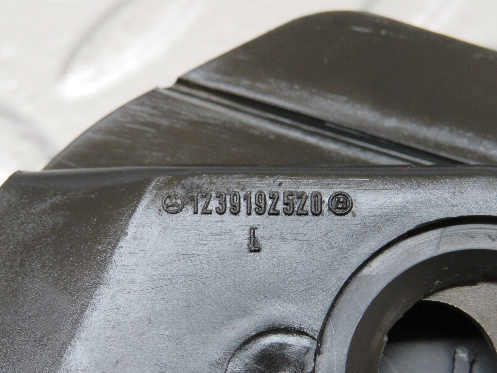 25571 Mercedes-Benz W123 200 Seat Belt Runner Pair