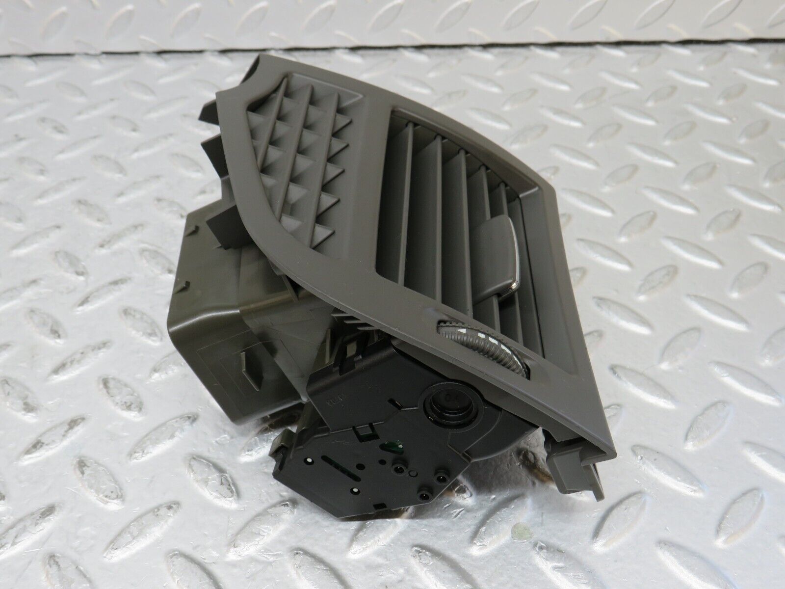 35193 Mercedes-Benz W221 Dash Air Vent Right Side 2218300254