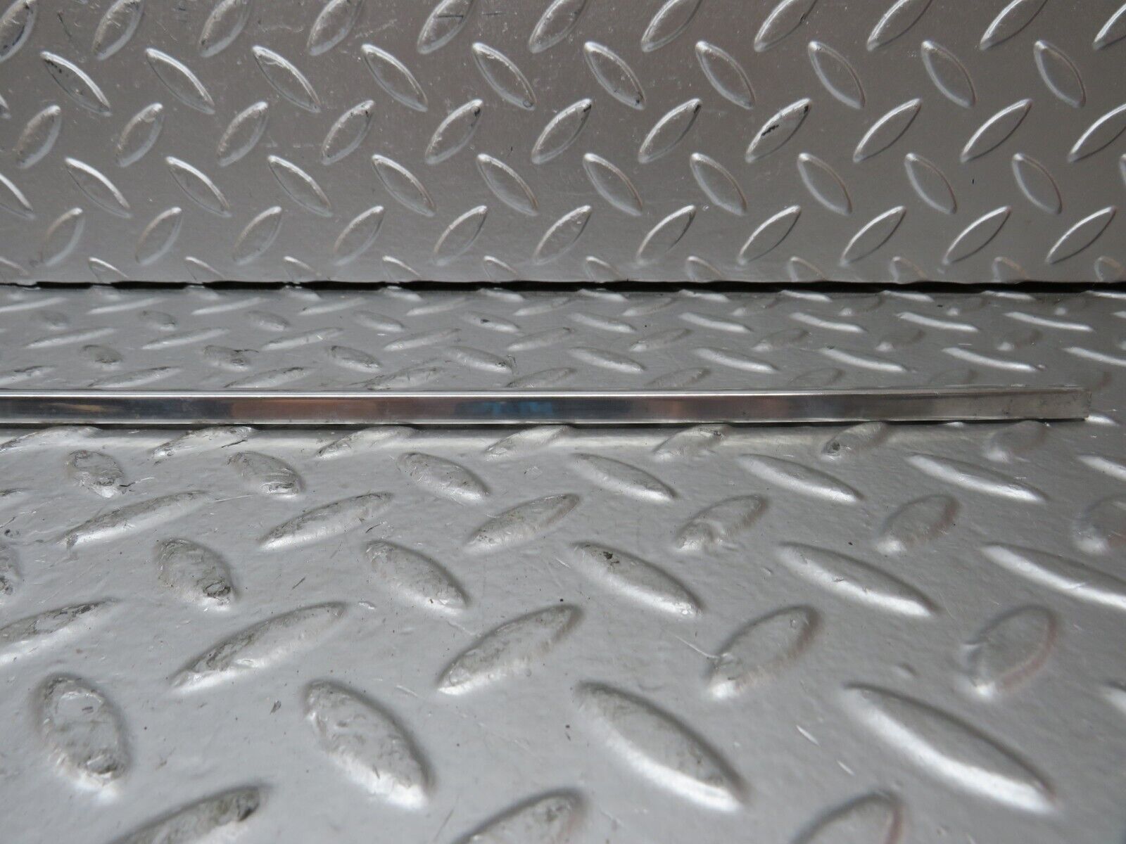 26360 Mercedes-Benz W116 450SE Sunroof Chrome Trim