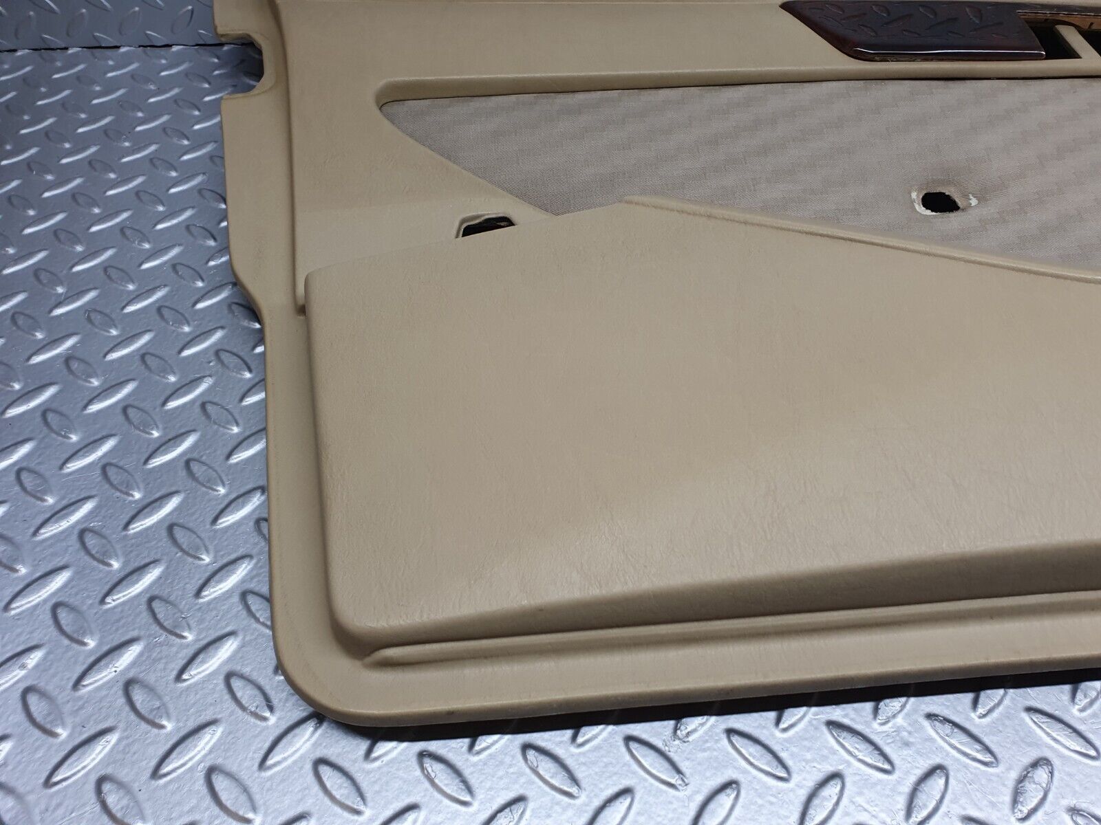 41121 Mercedes-Benz W126 300SE Front Left Door Card Beige 1267270170