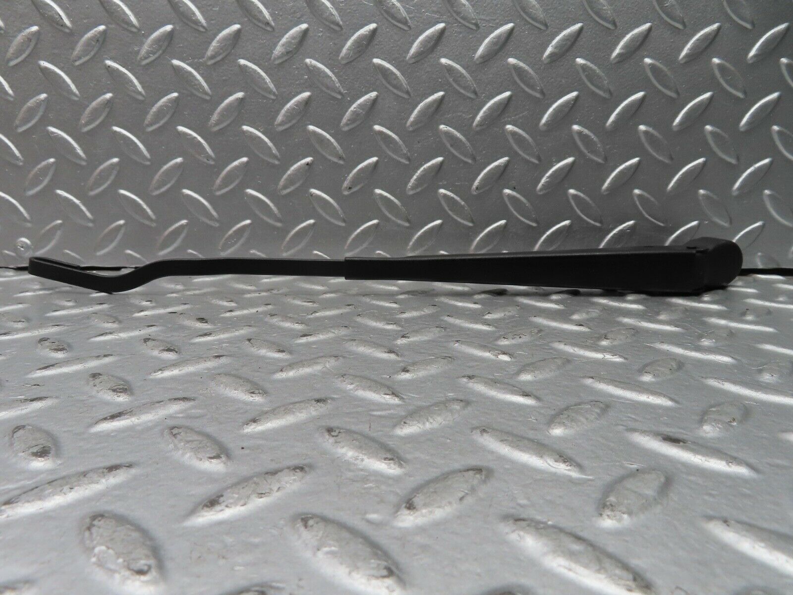 21634 Mercedes-Benz W123 230E Wiper Arm Bosch Right Side 3399990553