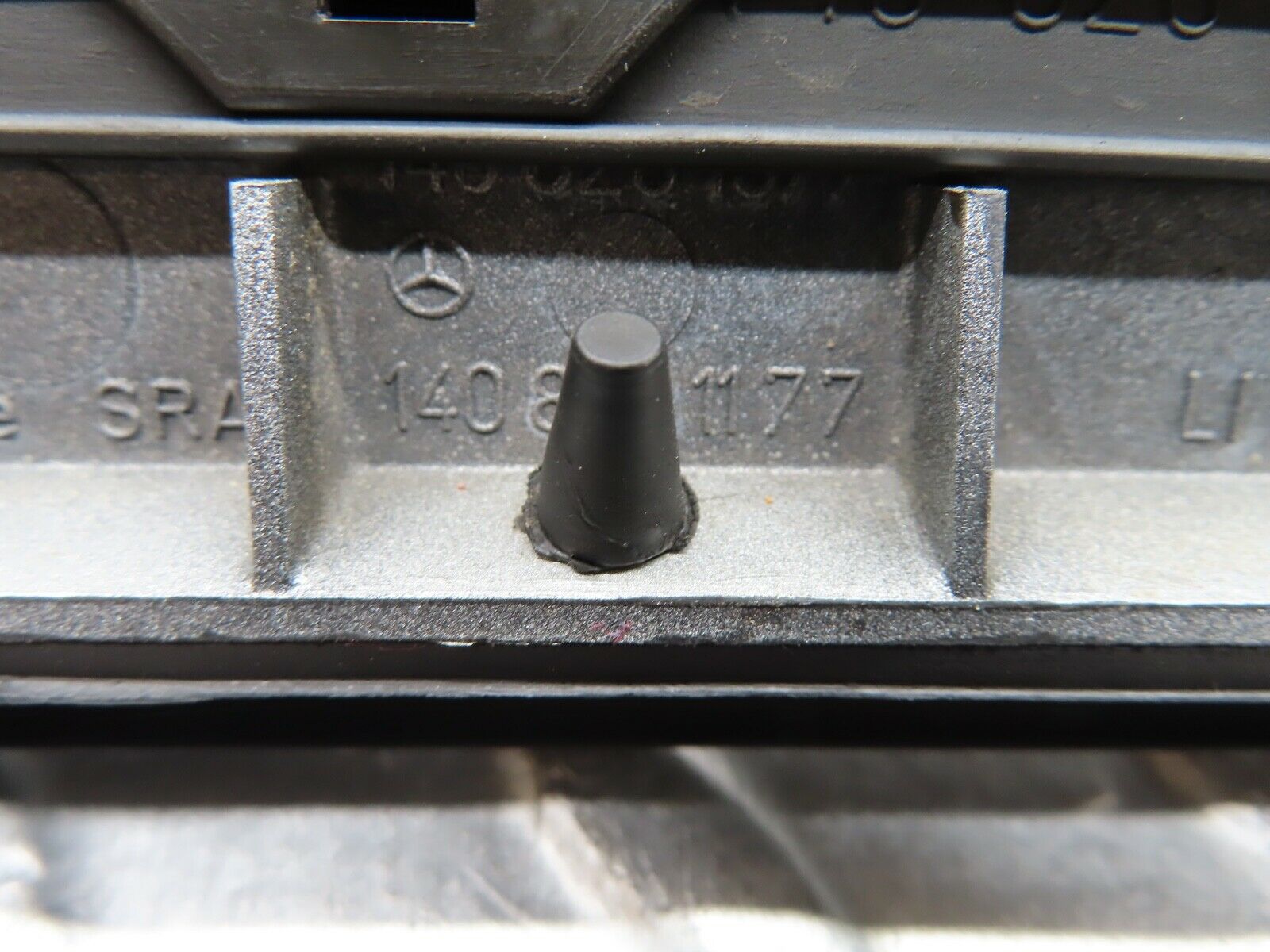 19352 Mercedes-Benz C140 CL420 Coupe Left Headlight Bezel 1408261177