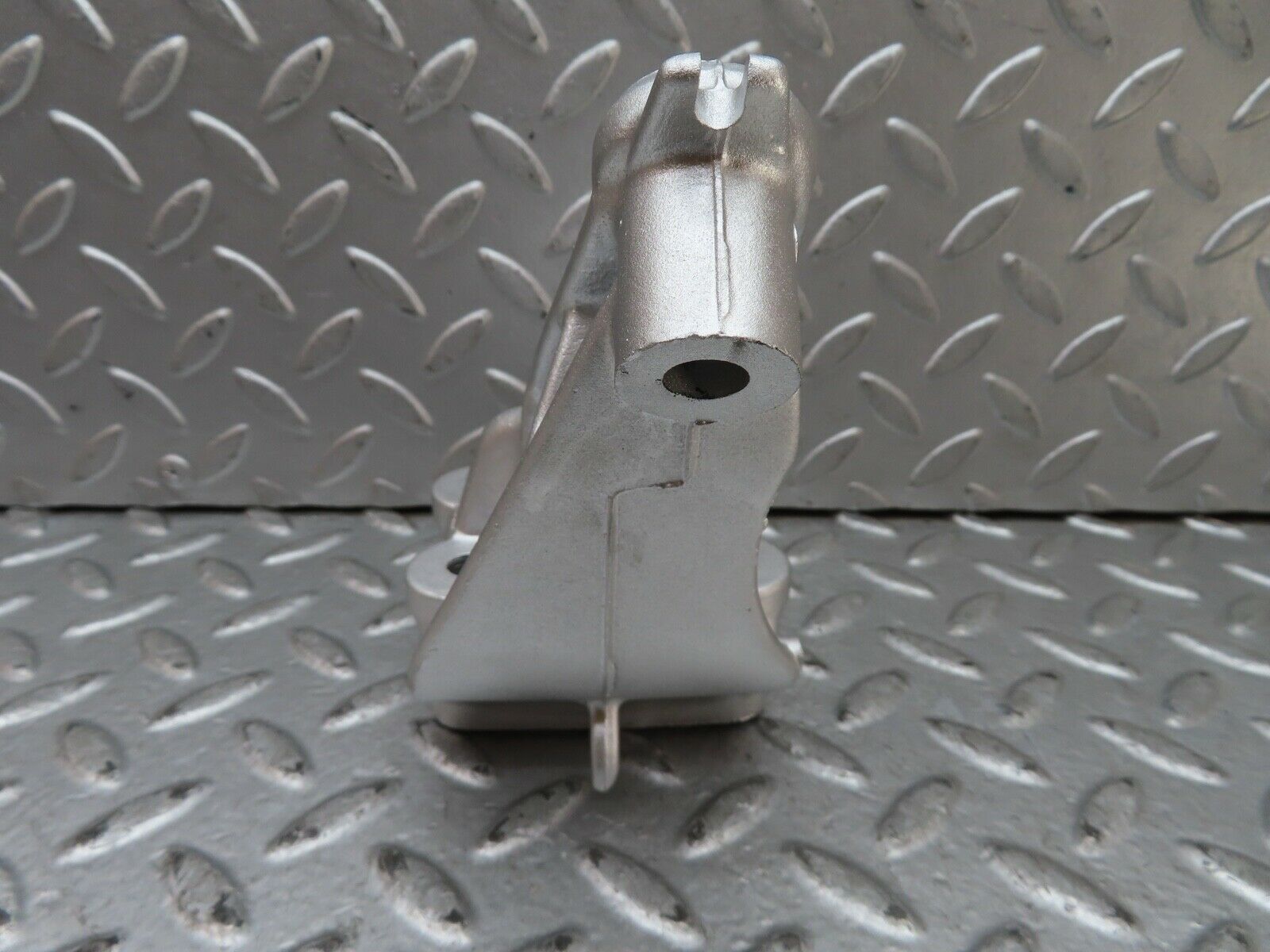 19657 Mercedes-Benz C140 CL420 Coupe Engine Mount Bracket Right 1192234204