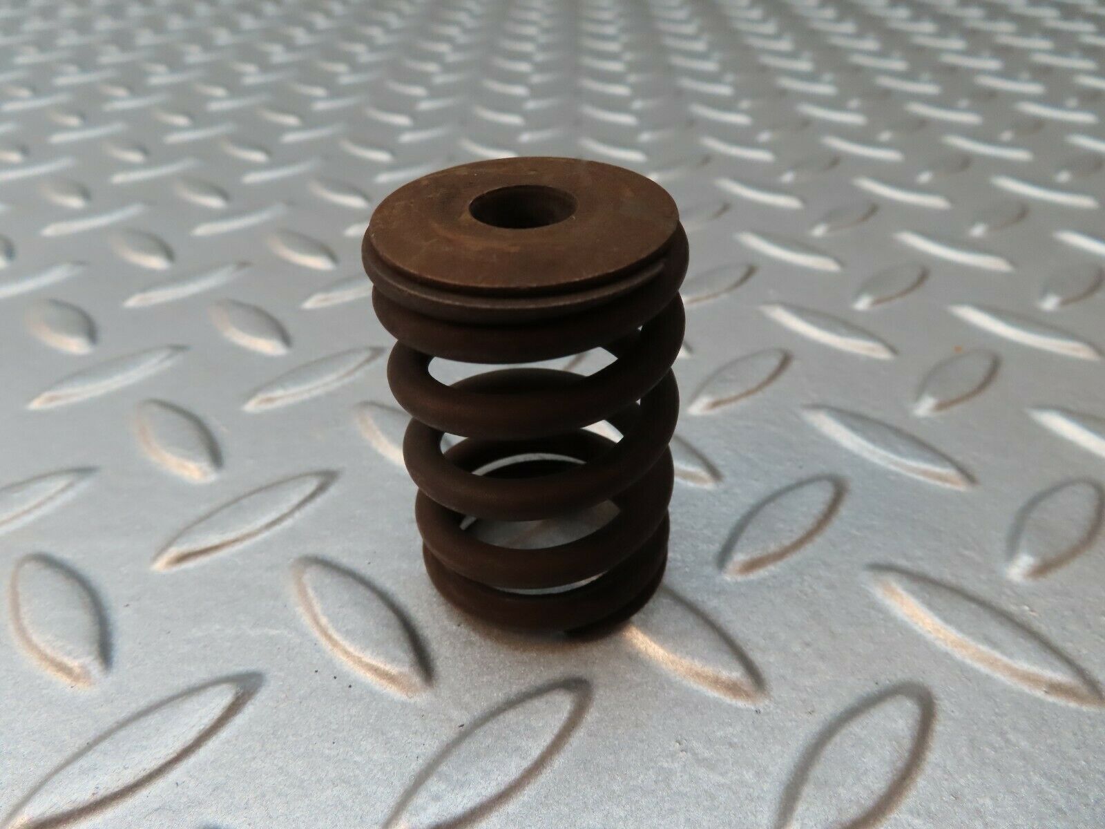 4014 Mercedes-Benz S123 200T Wagon Engine Valve Spring