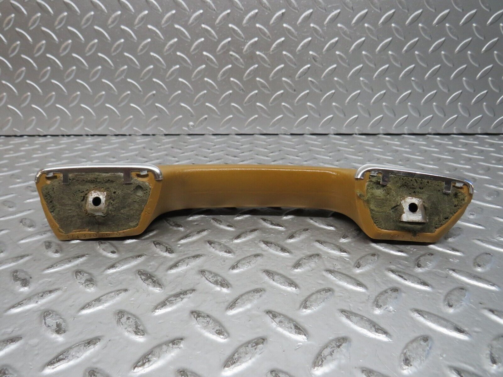 28603 Mercedes-Benz W123 230E Left Interior Door Handle Palomino 1239702001