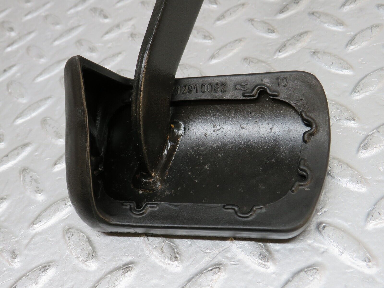 37973 Mercedes-Benz A124 320E Cabriolet Brake Pedal With Rubber 1232910082