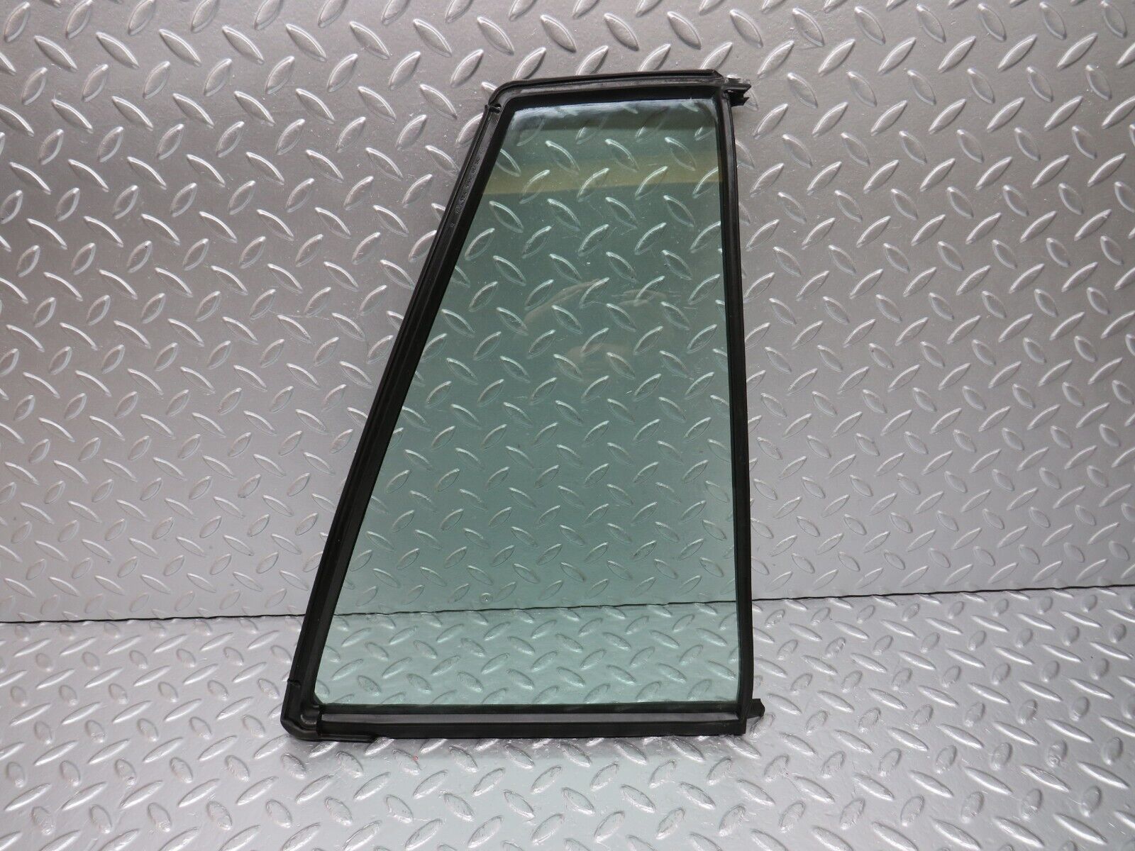 33139 Mercedes-Benz S124 Rear Left Door Quarter Window Glass 1247350824