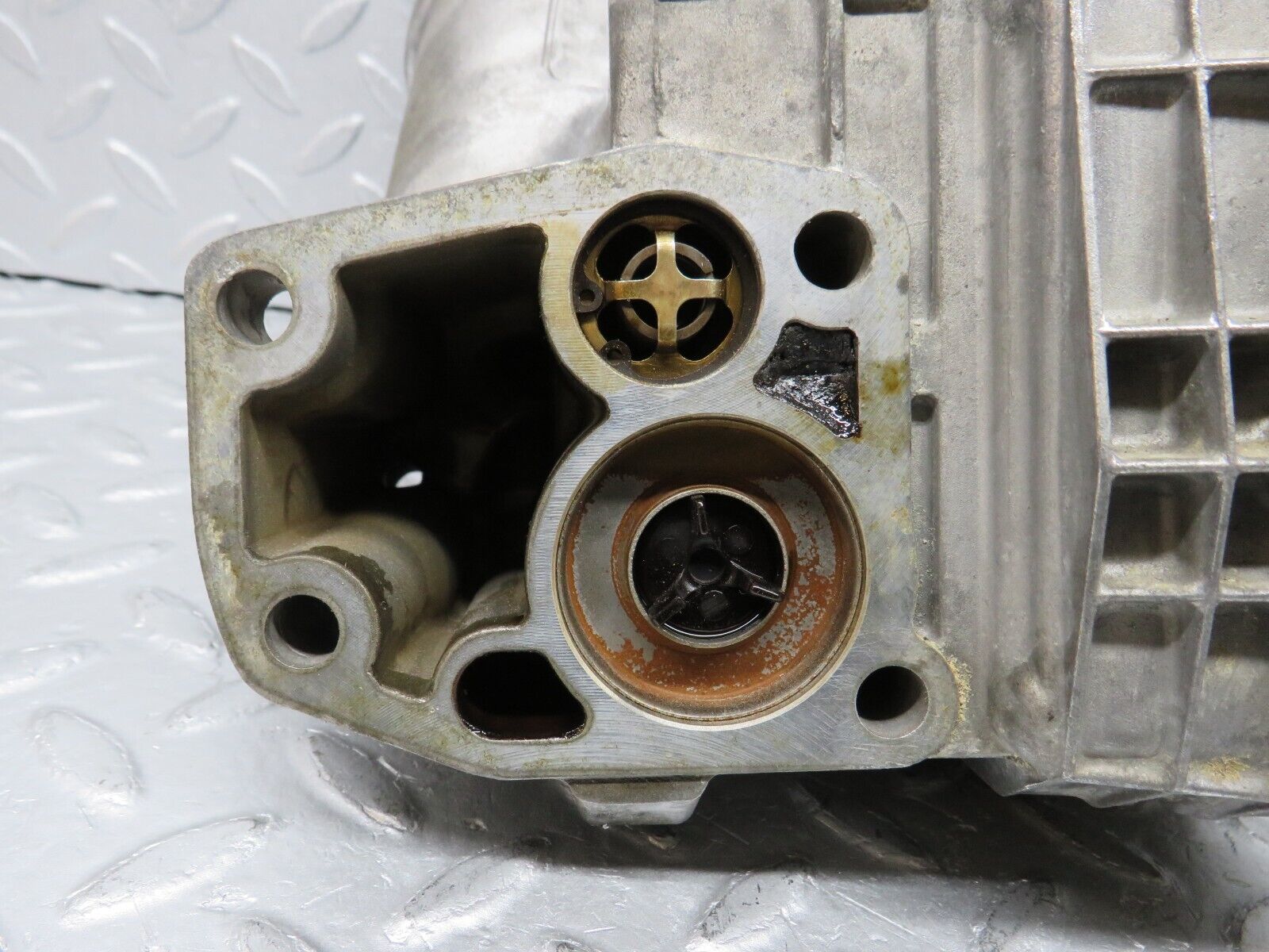 38621 Mercedes-Benz R129 280SL Coupe Oil Filter Housing 1041840608