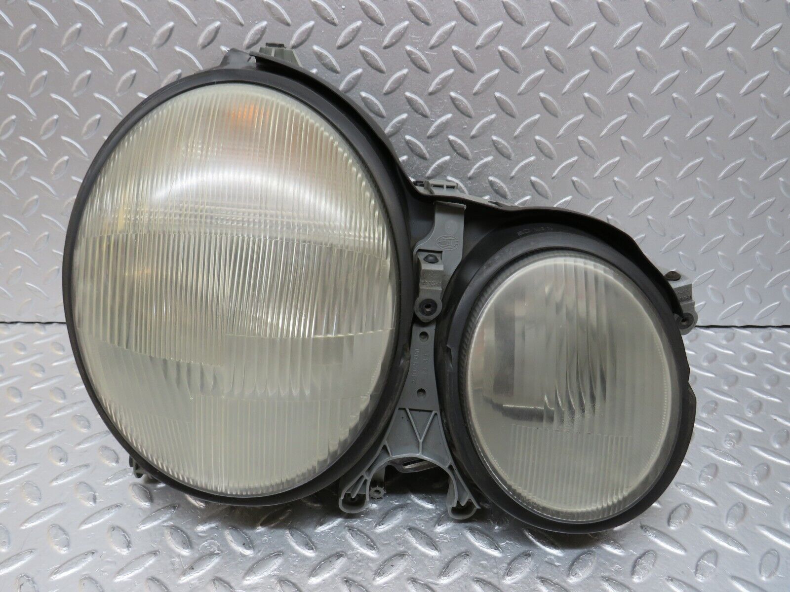 34848 Mercedes-Benz W210 320E Headlight Hella Right Side 15060800 2088000175