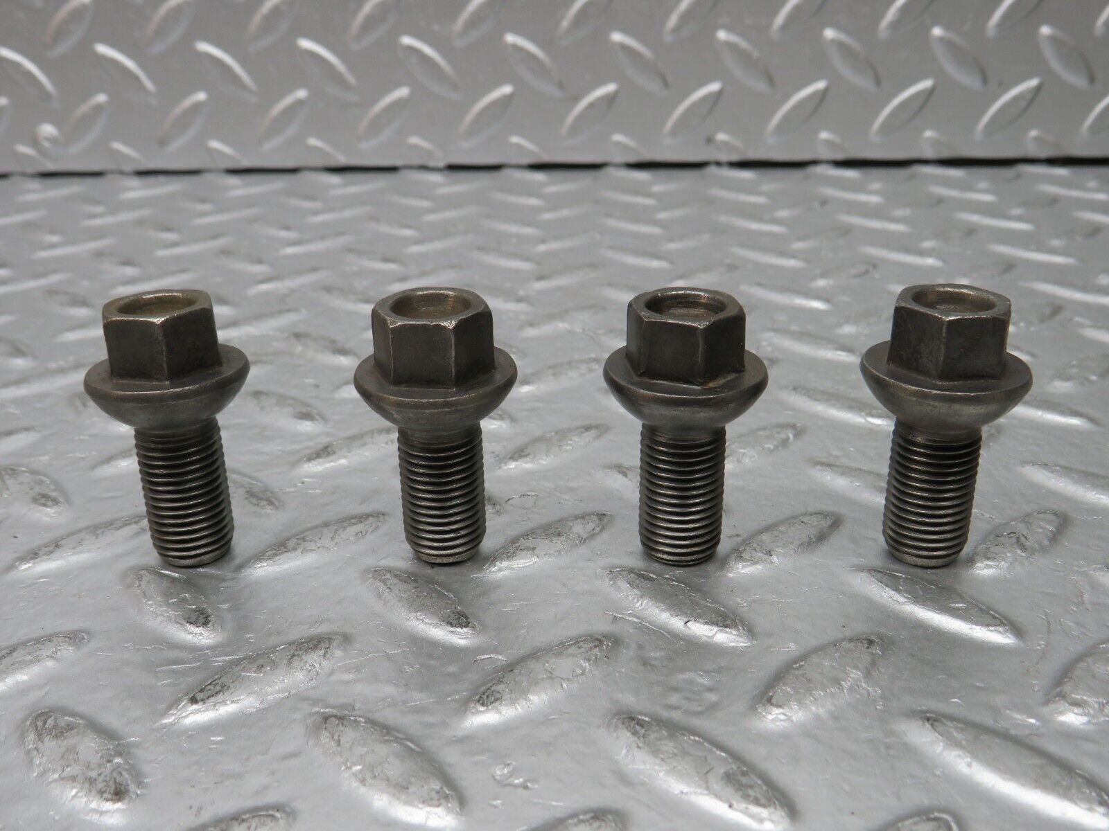 30092 Porsche 924 Alloy Wheel Lug Bolts Set M12x1.5