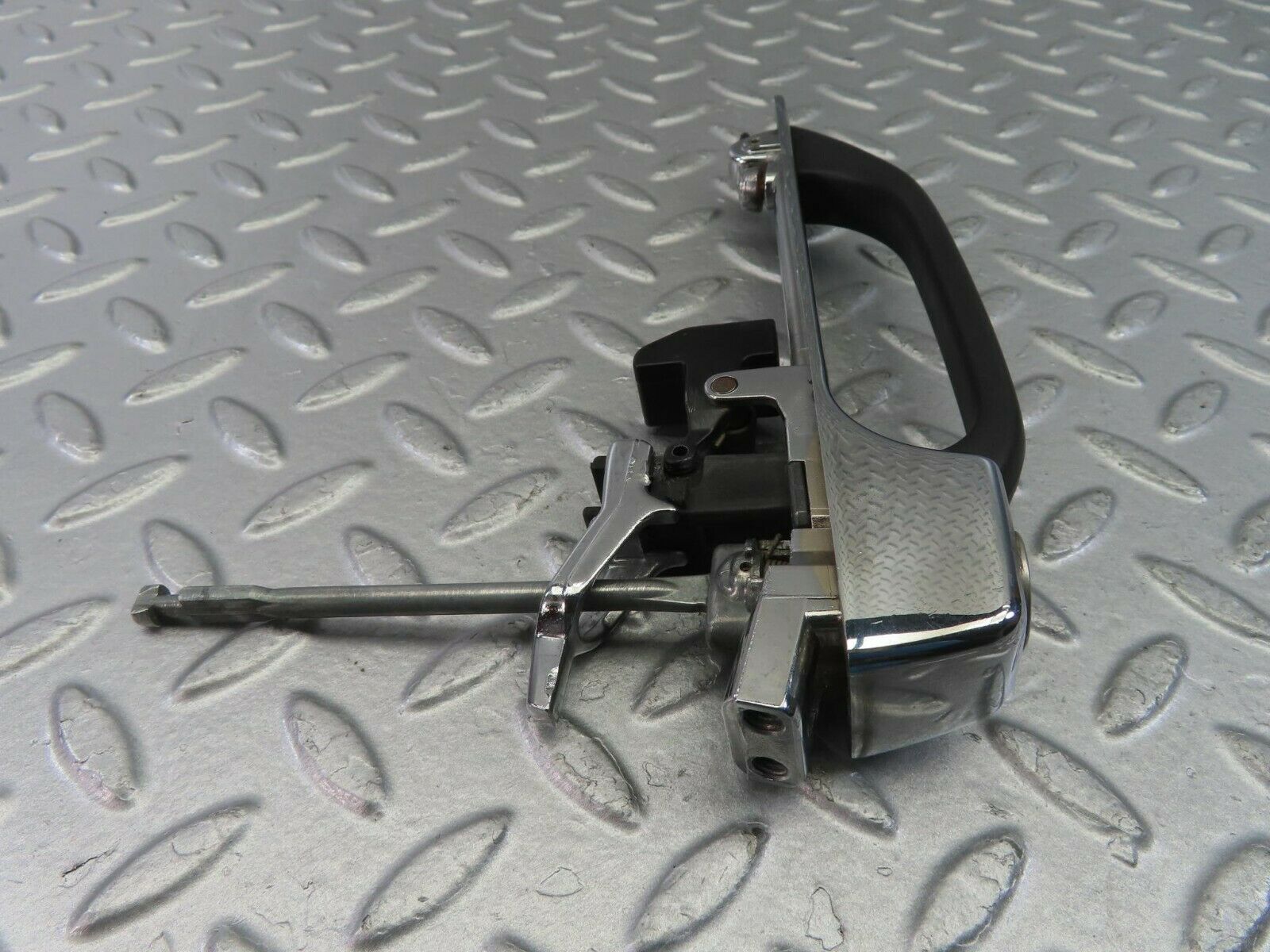 10113 Mercedes-Benz C123 230CE Coupe Exterior Chrome Door Handle No Key