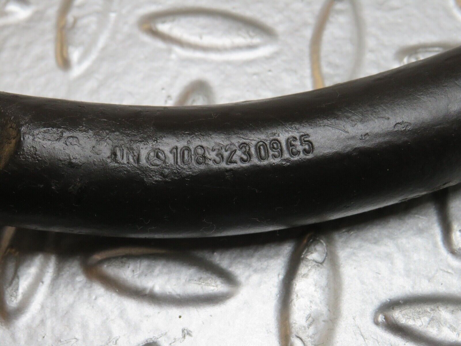 0383 Mercedes-Benz W108 280SE Torsion Bar 1083230965