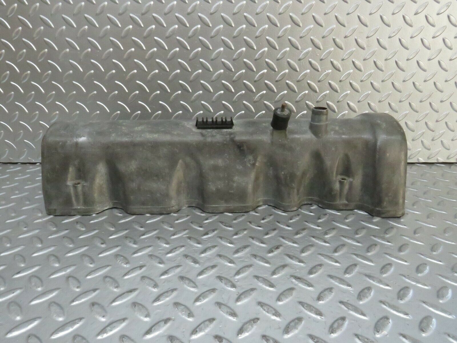 23857 Mercedes-Benz C107 450SLC Cylinder Head Valve Cover Left 1160163205
