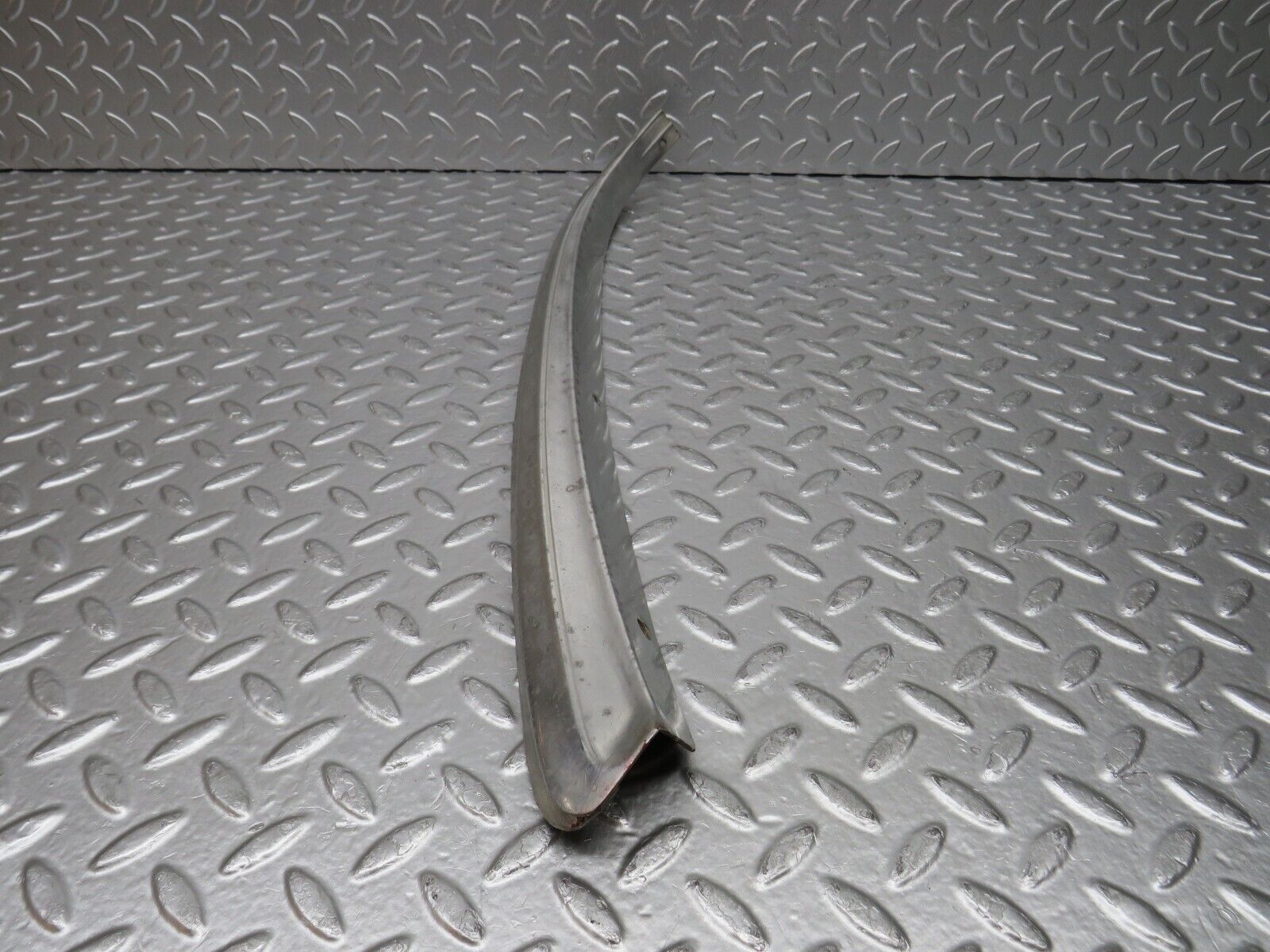 0084 Mercedes-Benz W116 350SE Roof Chrome Moulding Trim Right Side