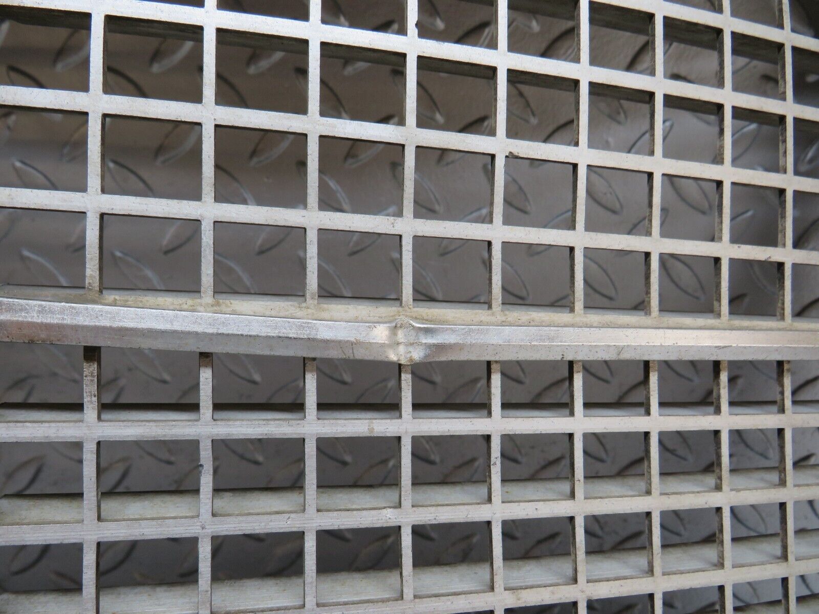 35837 Mercedes-Benz W108 Bonnet Grill Chrome