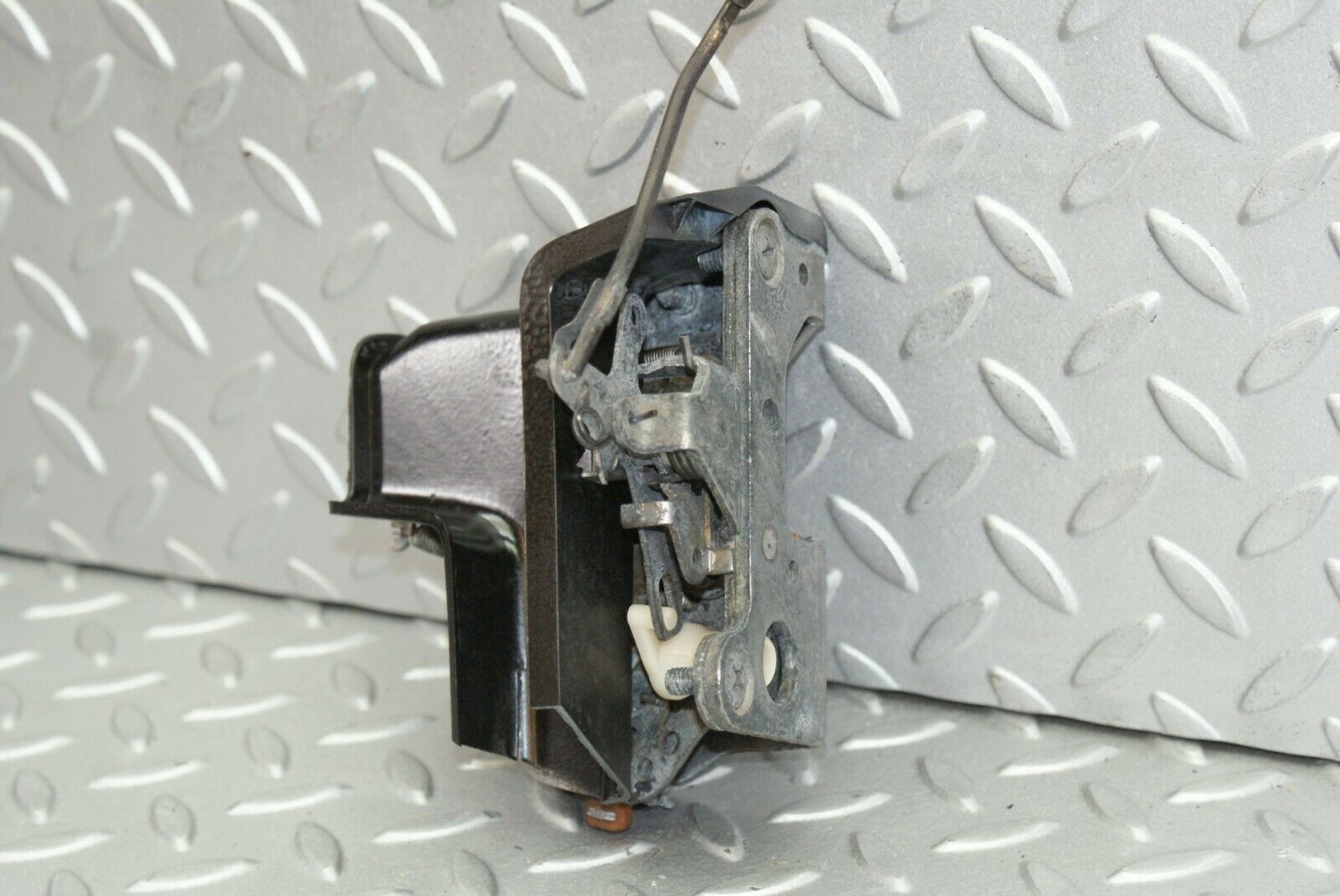 2596 Mercedes-Benz W116 350SE Door Lock Mechanism Right