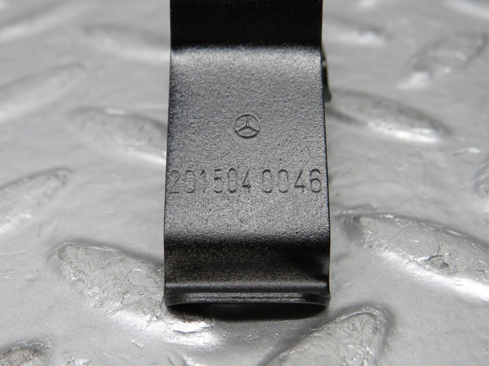 30394 Mercedes-Benz W124 230E Radiator Fan Shroud Holder Pair 2015040046