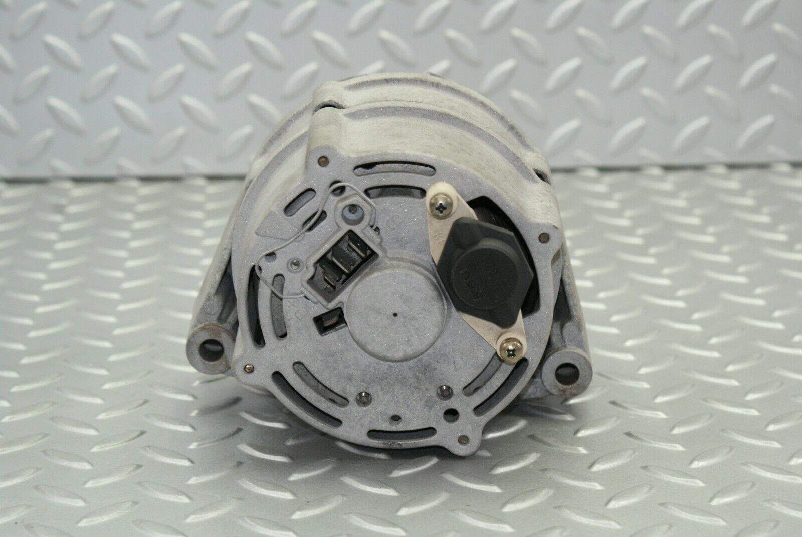 2651 Mercedes-Benz W116 350SE Alternator Bosch