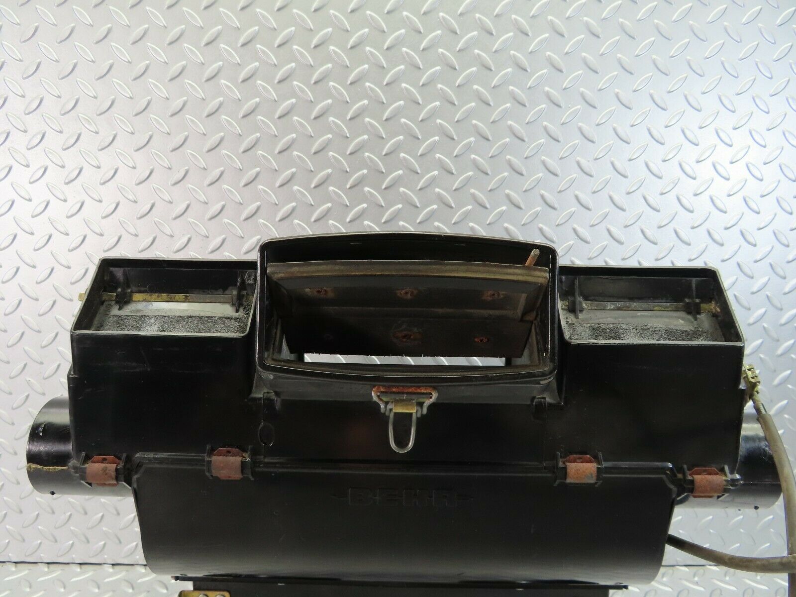 8048 Mercedes-Benz W115 220D Heater Box Blower Housing Behr