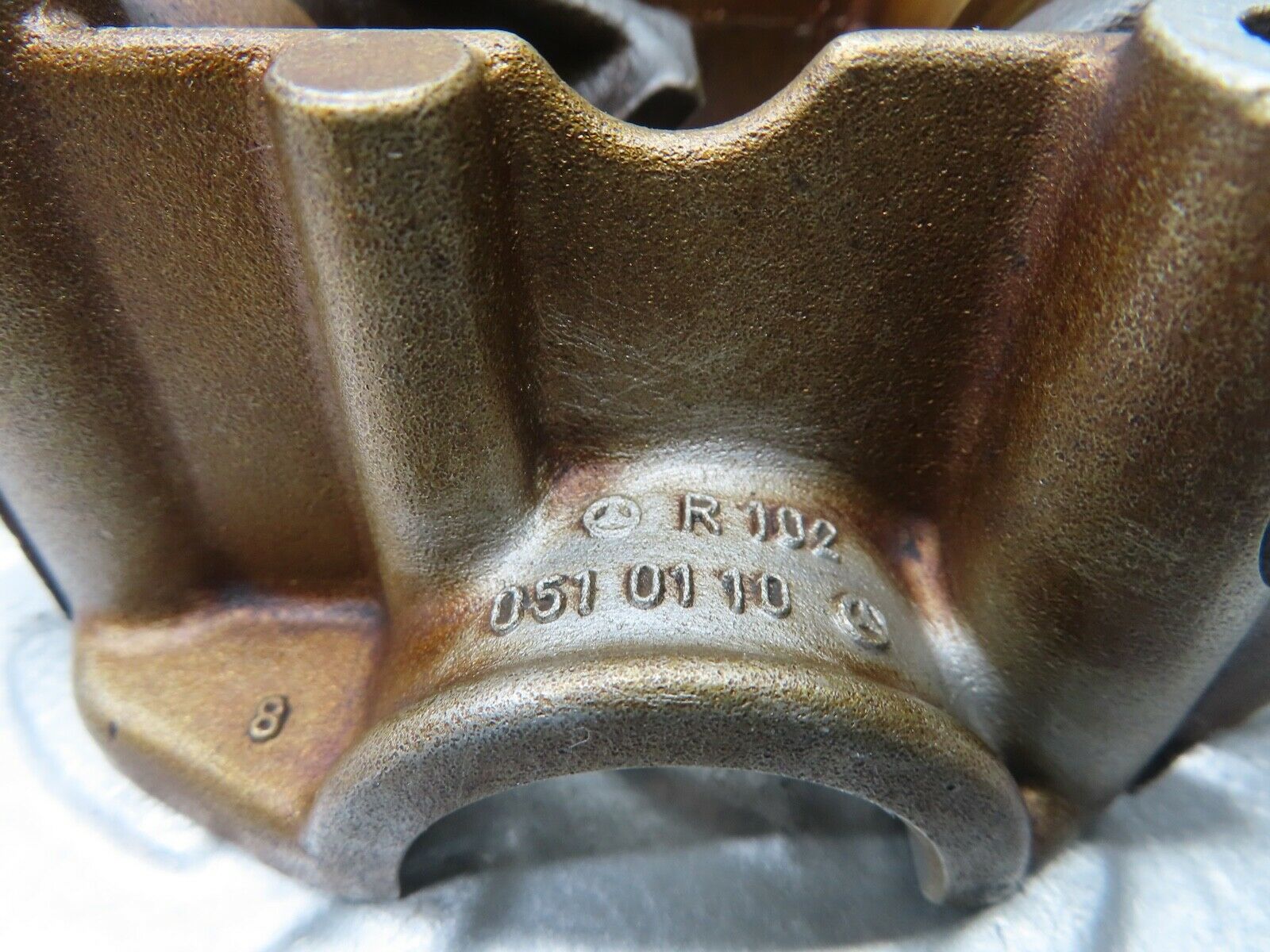 21270 Mercedes-Benz W123 230E Rocker Arms Camshaft Bearing Block 1020510110