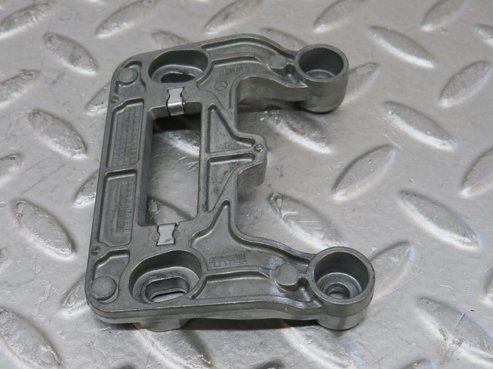 35176 Mercedes-Benz W221 Rear View Mirror Bracket 2218100011