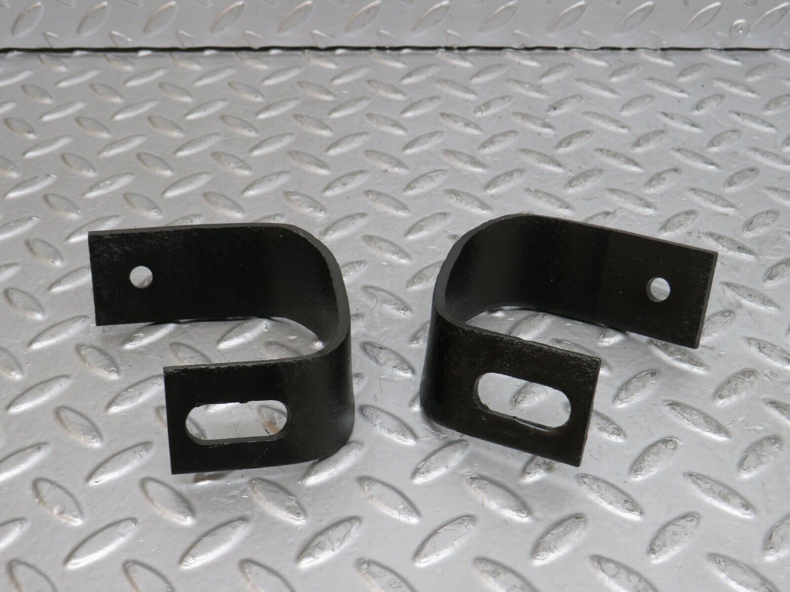 29672 Mercedes-Benz W123 230E Front Bumper Bracket