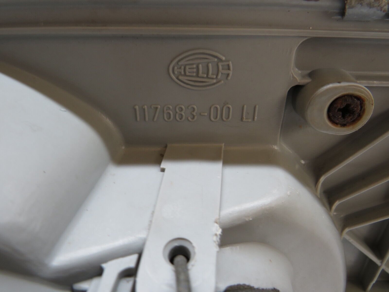 25398 Mercedes-Benz W123 200 Headlight Left Hella 11768300