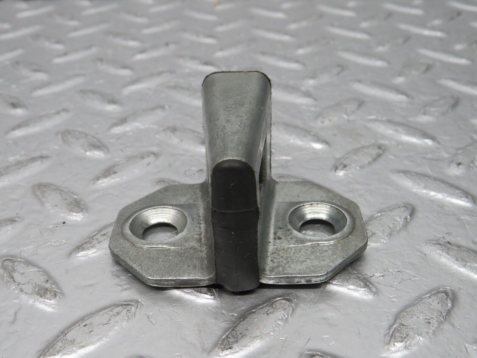 31459 Mercedes-Benz S124 220TE Wagon Door Lock Latch