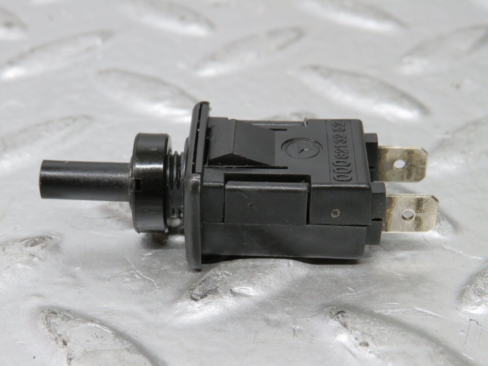 29898 Mercedes-Benz W123 230E Glove Box Light Switch 0008213252