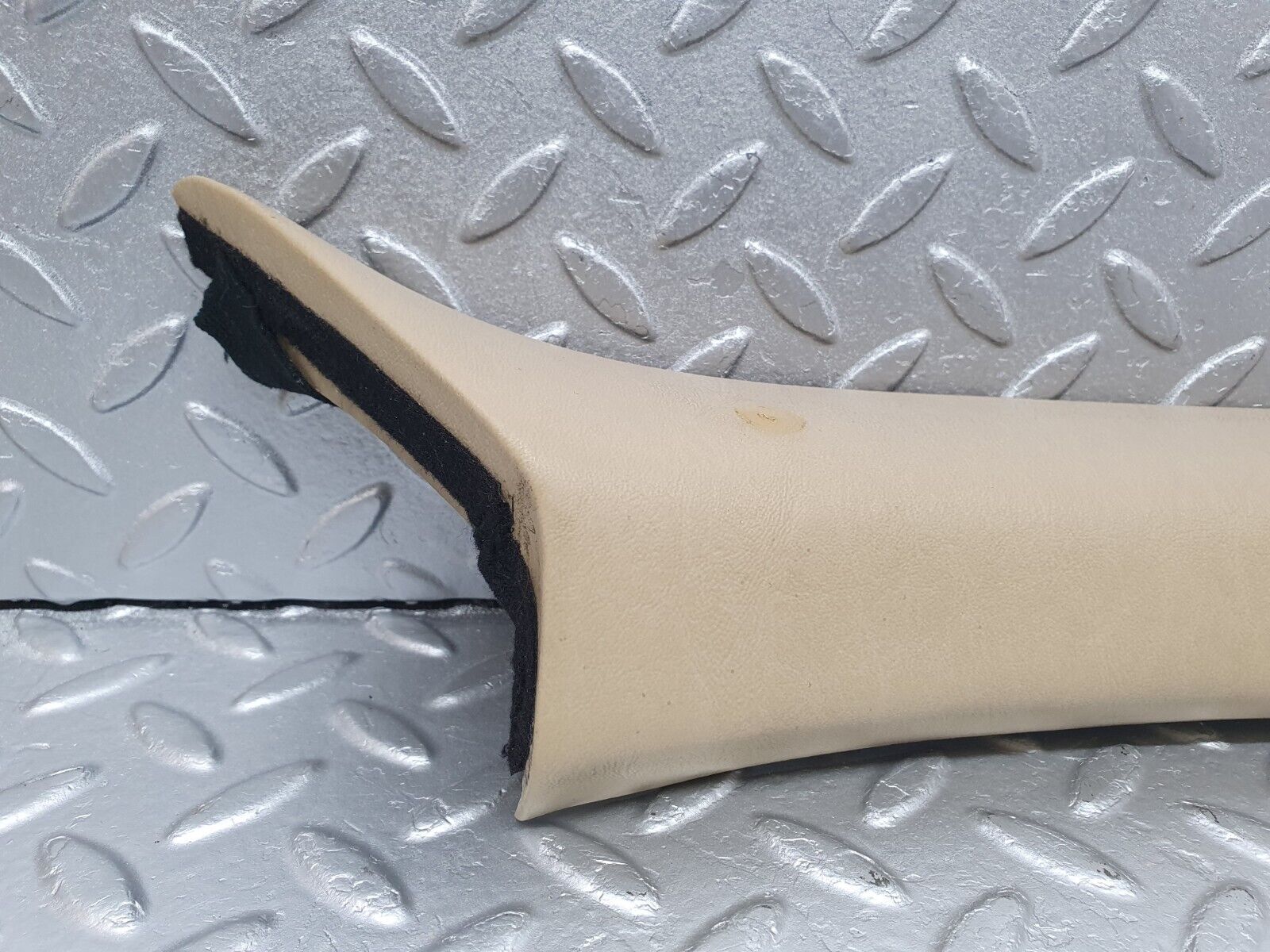 40926 Mercedes-Benz W126 300SE A Pillar Cover Right Side Beige