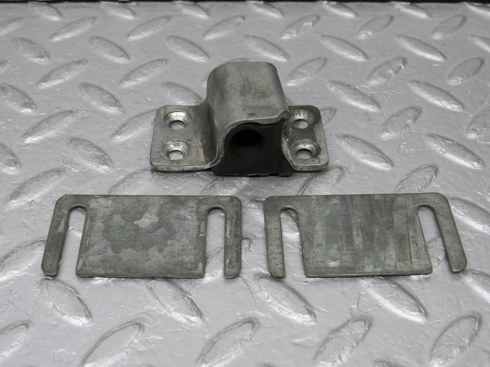 37479 Mercedes-Benz W109 300SEL Door Lock Latch Right