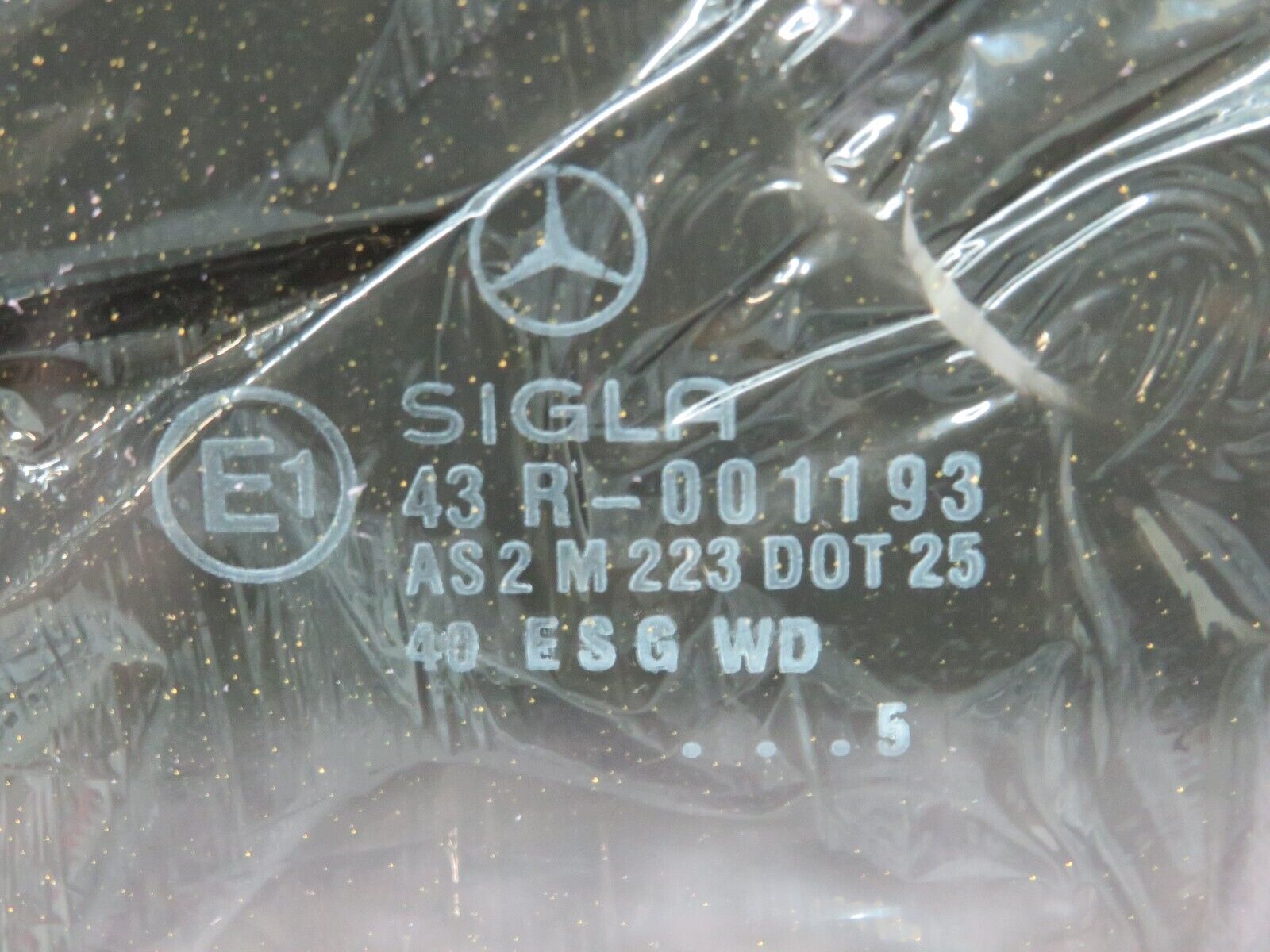 27634 Mercedes-Benz S124 300TE Wagon Front Left Door Window Glass