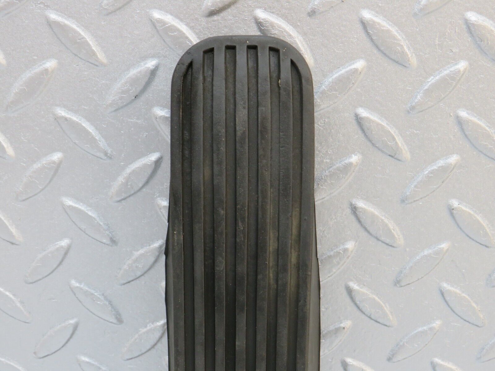 40218 Mercedes-Benz W110 230 Accelerator Pedal Rubber 1103000002