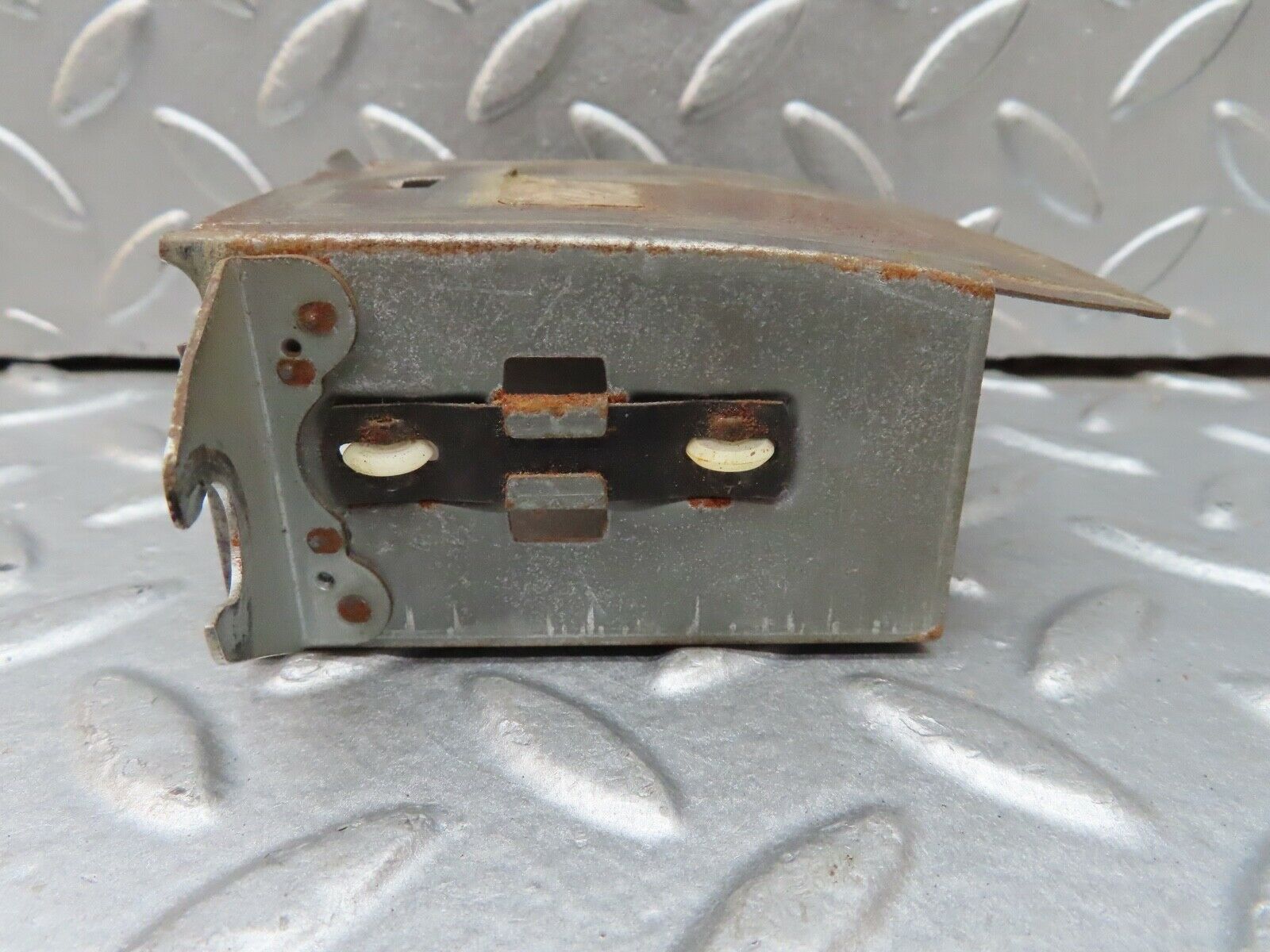 18511 Mercedes-Benz W111 220SE Coupe Ashtray Housing