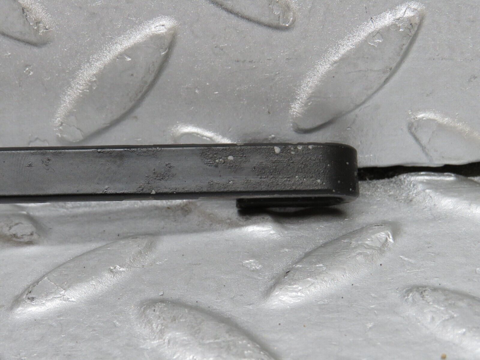 37866 Mercedes-Benz A124 320E Cabriolet Wiper Arm Bosch