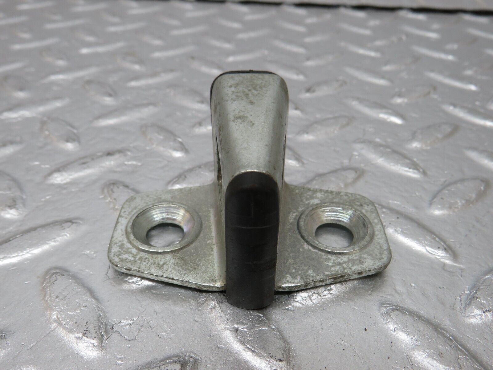 34134 Mercedes-Benz W124 260E Door Lock Latch